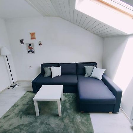Ferienwohnung Udoban Stan Sa Terasom U Mirnom Okruzenju Zagreb Exterior foto