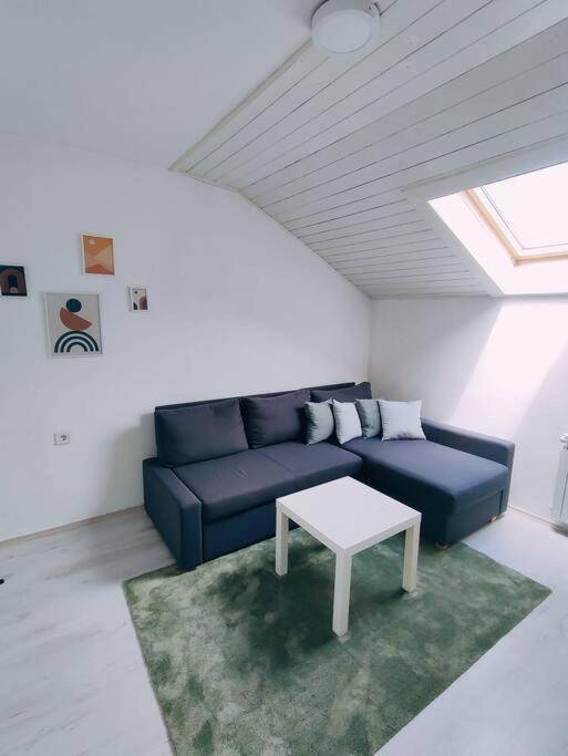Ferienwohnung Udoban Stan Sa Terasom U Mirnom Okruzenju Zagreb Exterior foto