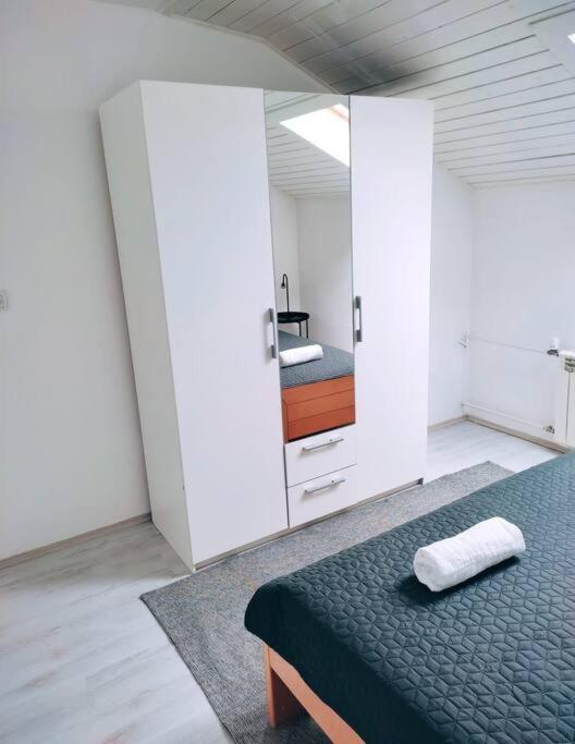 Ferienwohnung Udoban Stan Sa Terasom U Mirnom Okruzenju Zagreb Exterior foto