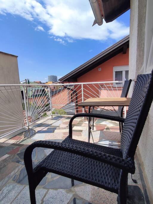 Ferienwohnung Udoban Stan Sa Terasom U Mirnom Okruzenju Zagreb Exterior foto