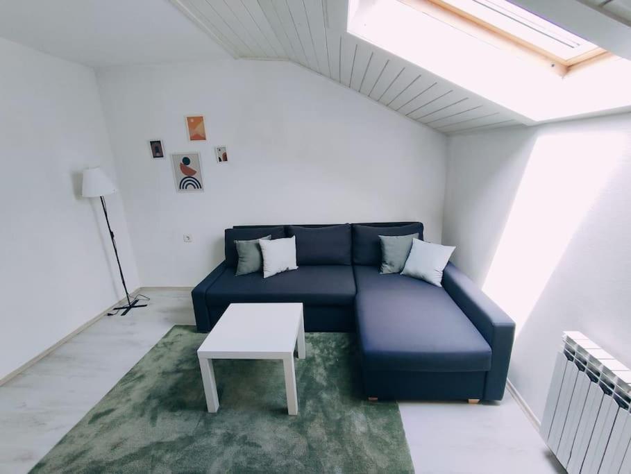 Ferienwohnung Udoban Stan Sa Terasom U Mirnom Okruzenju Zagreb Exterior foto