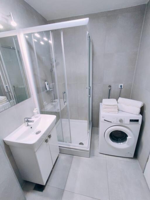 Ferienwohnung Udoban Stan Sa Terasom U Mirnom Okruzenju Zagreb Exterior foto